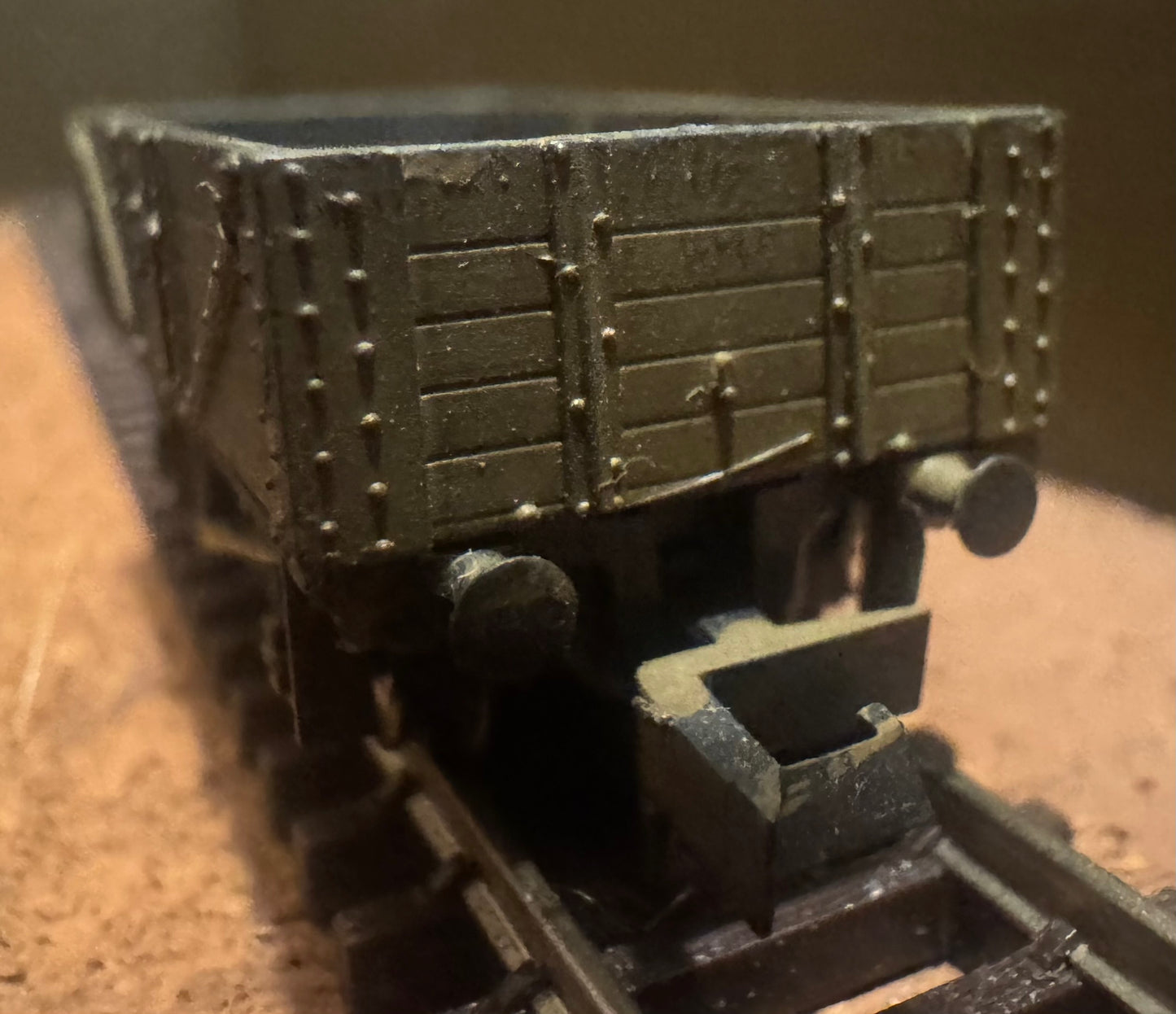 Peco KNR-40 (N Gauge), Unbranded and Unnumbered Five Plank Open Wagon.