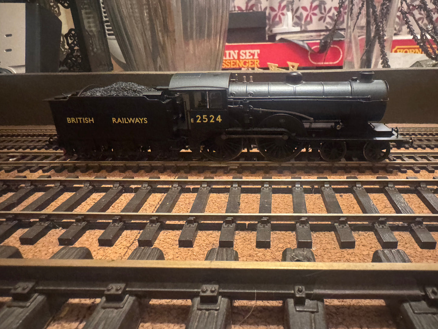 Hornby R3235 (OO) EX GER / LNER D16 ’Super Claud’ No.E2524 in LNER / British Railways change over unlined Black. DCC Ready.