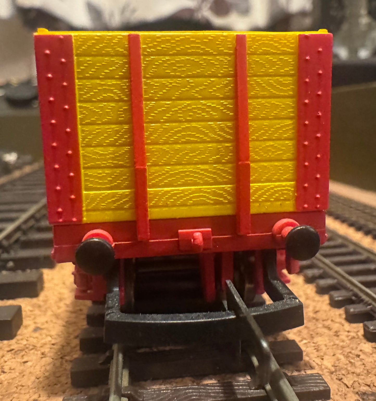 Hornby R6345 (OO) Colman’s Eight Plank End Tipper Open Coal Wagon No.19 in Colmans Mustard Works Yellow and Red Livery