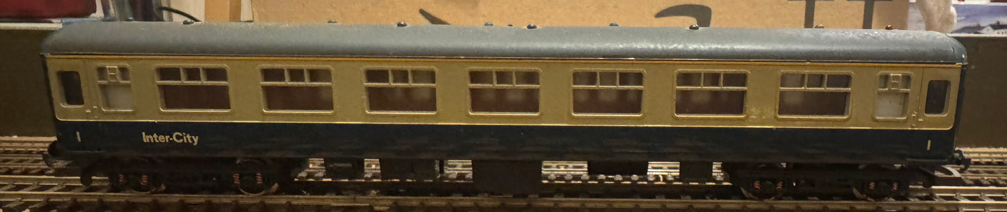 Lima 305301 (OO) British Rail, MK2B Corridor First in BR Intercity Blue Grey. (No Running Number) Gloss Finish