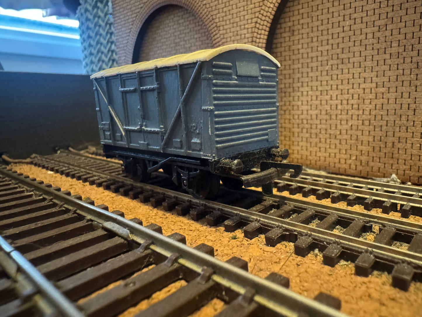 Tri-ang T76 (TT) British Railways 12T Vent Van No.B875550 in BR Grey. Set of two.