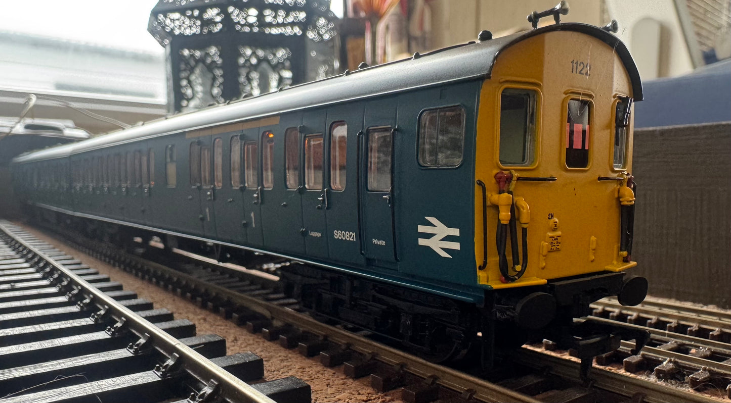Bachmann 31-238ZDS (OO) British Railways, Class 205 2-H ‘Thumper’ DEMU No.1122 in Pre TOPS British Rail Blue. DCC Sound Fitted