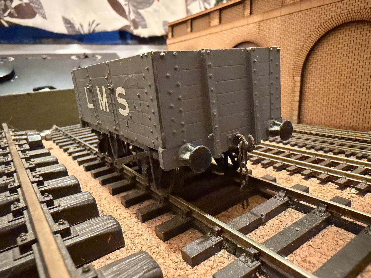 Slaters (O Gauge) London Midland & Scottish Railway, Seven Plank Wagon, in LMS Grey.