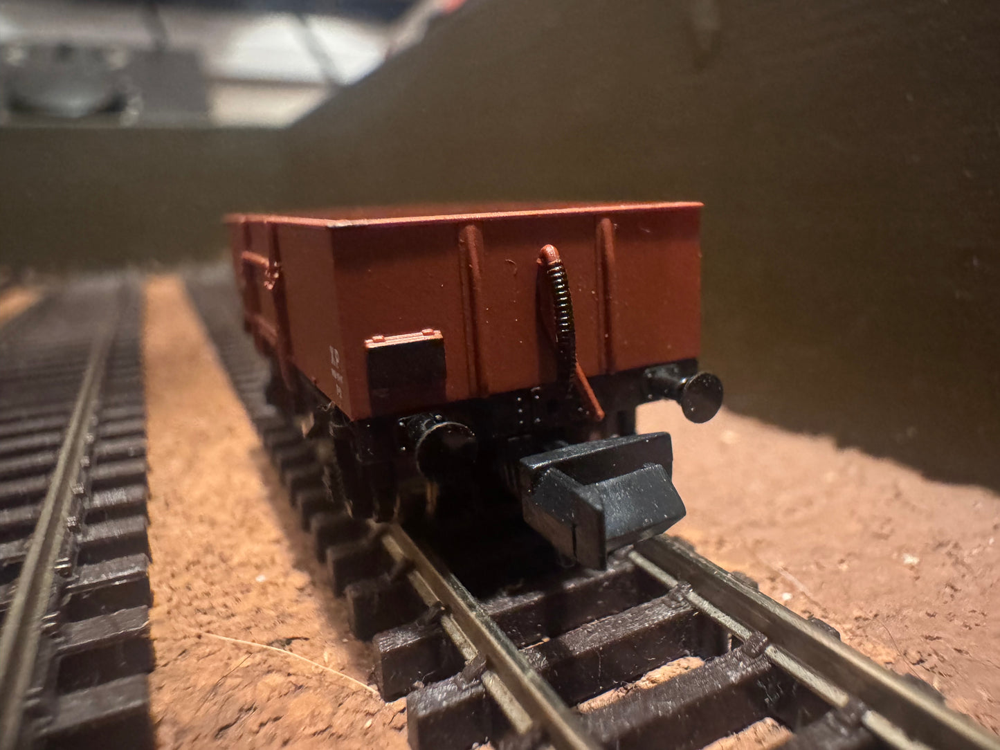 Graham Farish 377-952 (N Gauge) British Railways 13T High Sided Steel Open Wagon No.E281227 in BR Bauxite