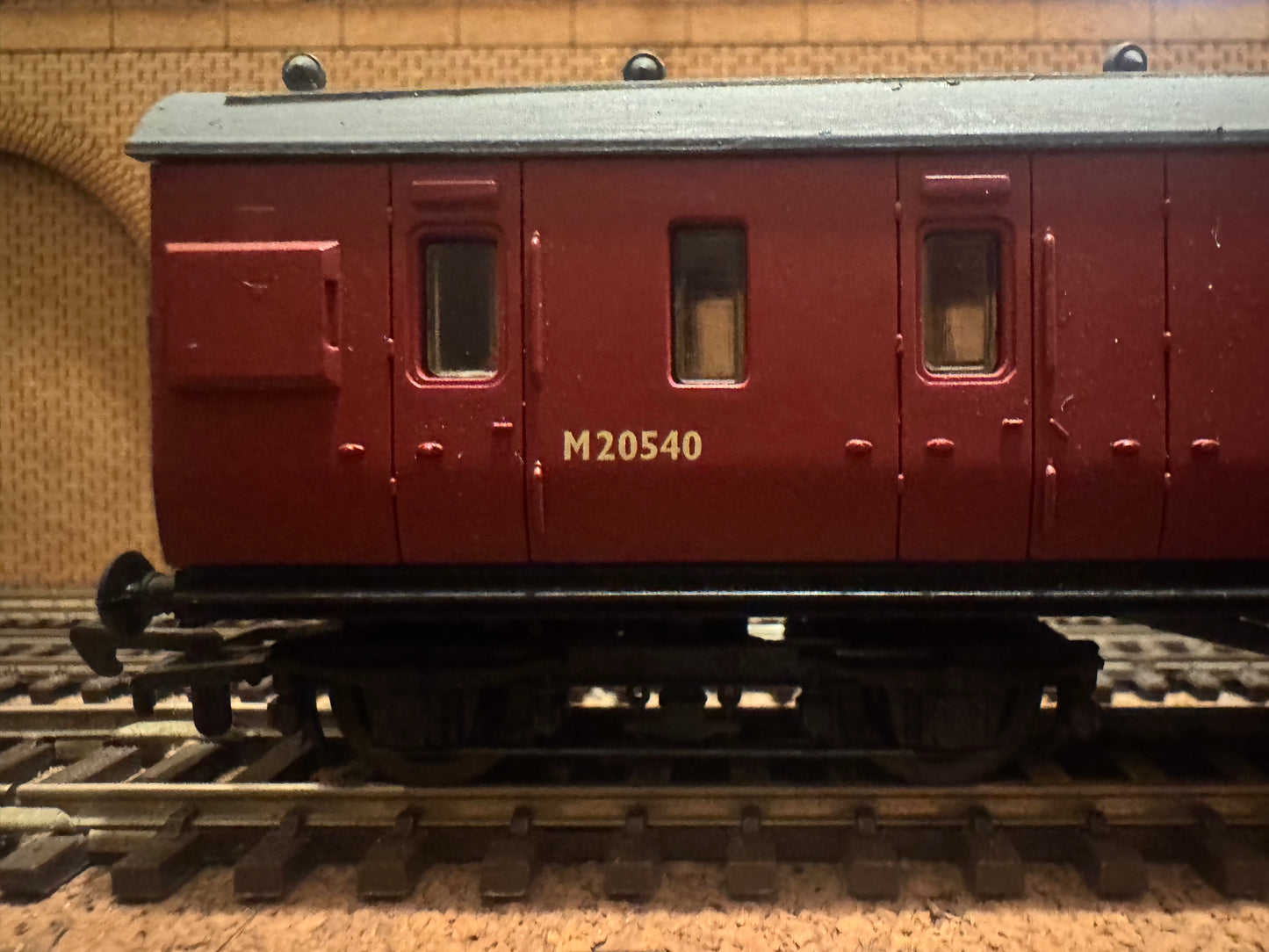 Dapol 4P-010-014 (OO) Ex LMS 57ft Stanier Suburban Non Corridor Brake, M20540 in British Railways Unlined Carmine