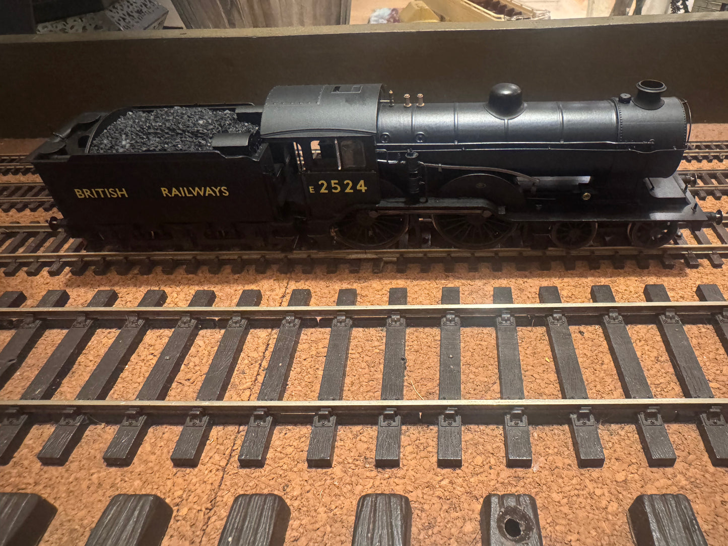 Hornby R3235 (OO) EX GER / LNER D16 ’Super Claud’ No.E2524 in LNER / British Railways change over unlined Black. DCC Ready.