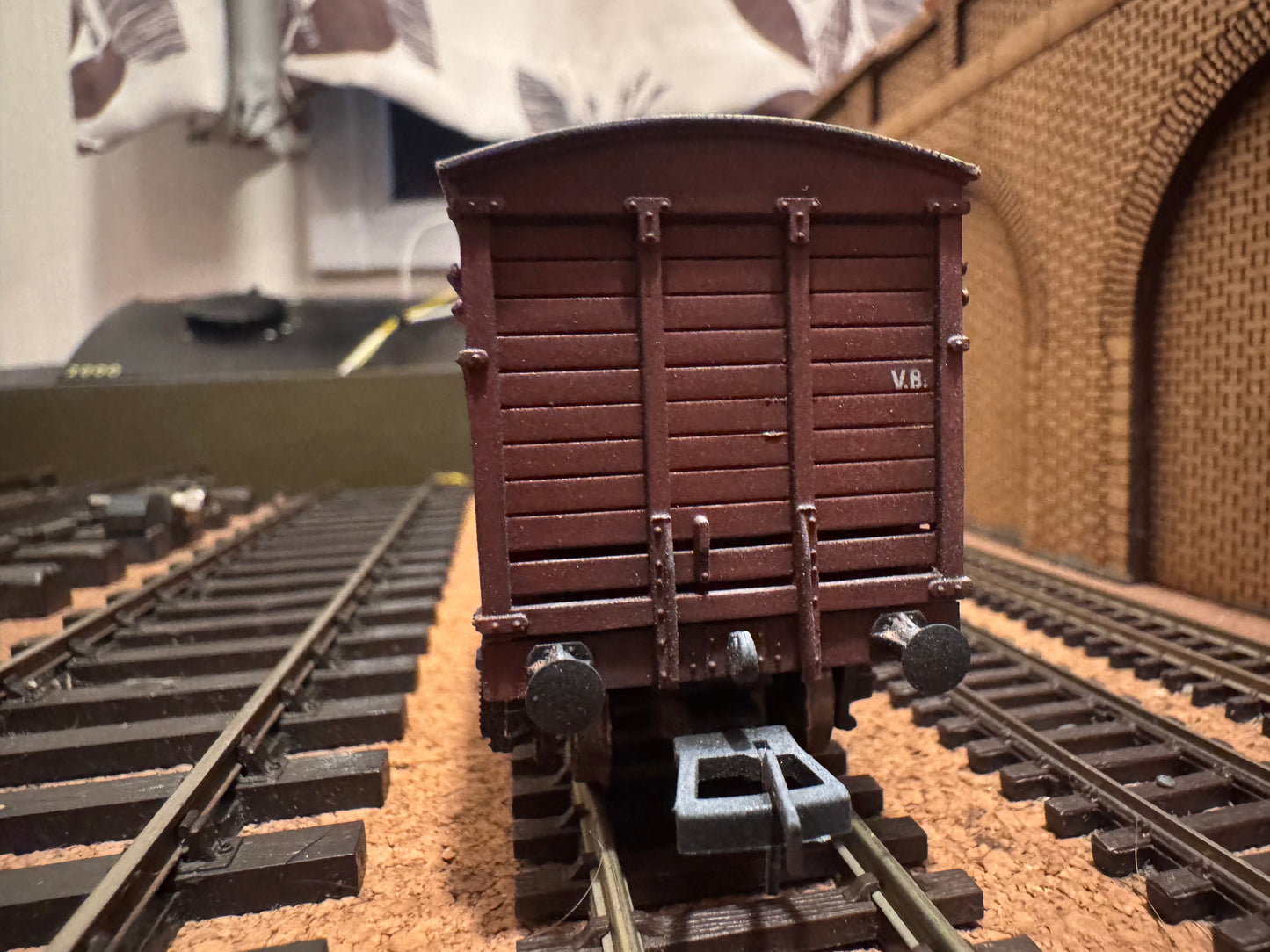 Bachmann 37-607A (OO) London North Eastern Railway 12T Cattle Wagon No.502682 in weathered NE Brown.