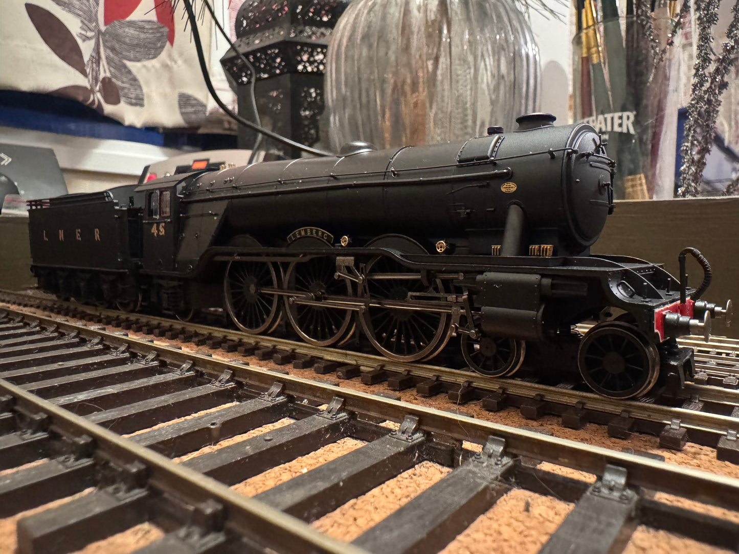 Hornby R30087 (OO) London North Eastern Railway A3 No.45 “Lemberg” in Post War LNER unlined black with Great Northern Railway Tender DCC Ready.