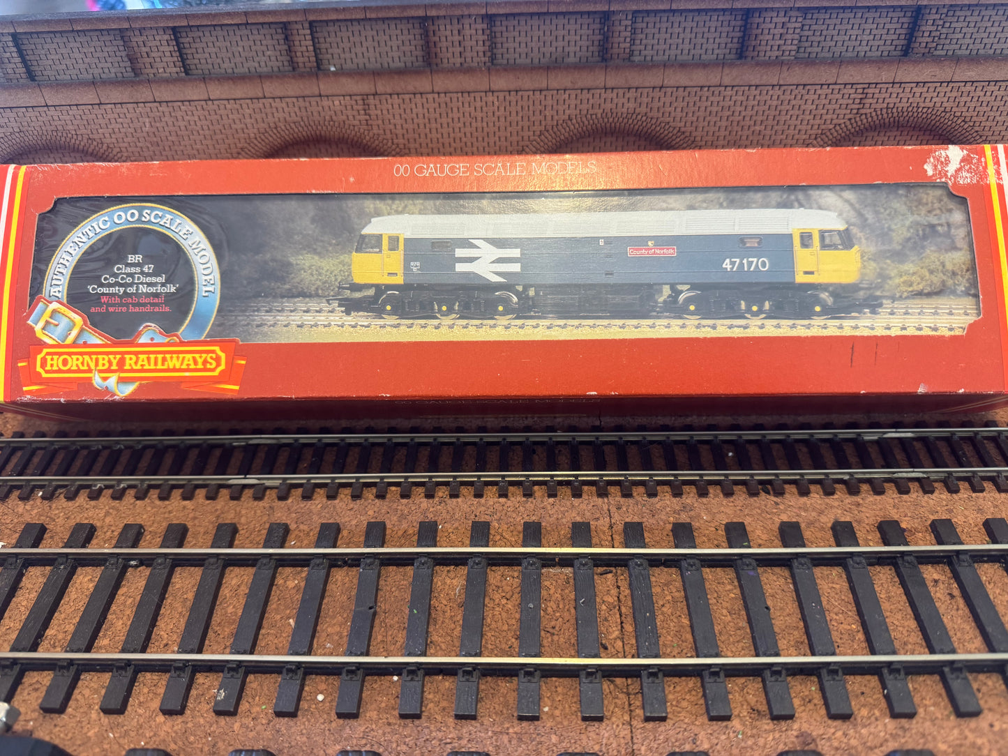 Hornby R307A (OO) British Railways Class 47 No.47170 “County of Norfolk” in BR Large Logo Blue