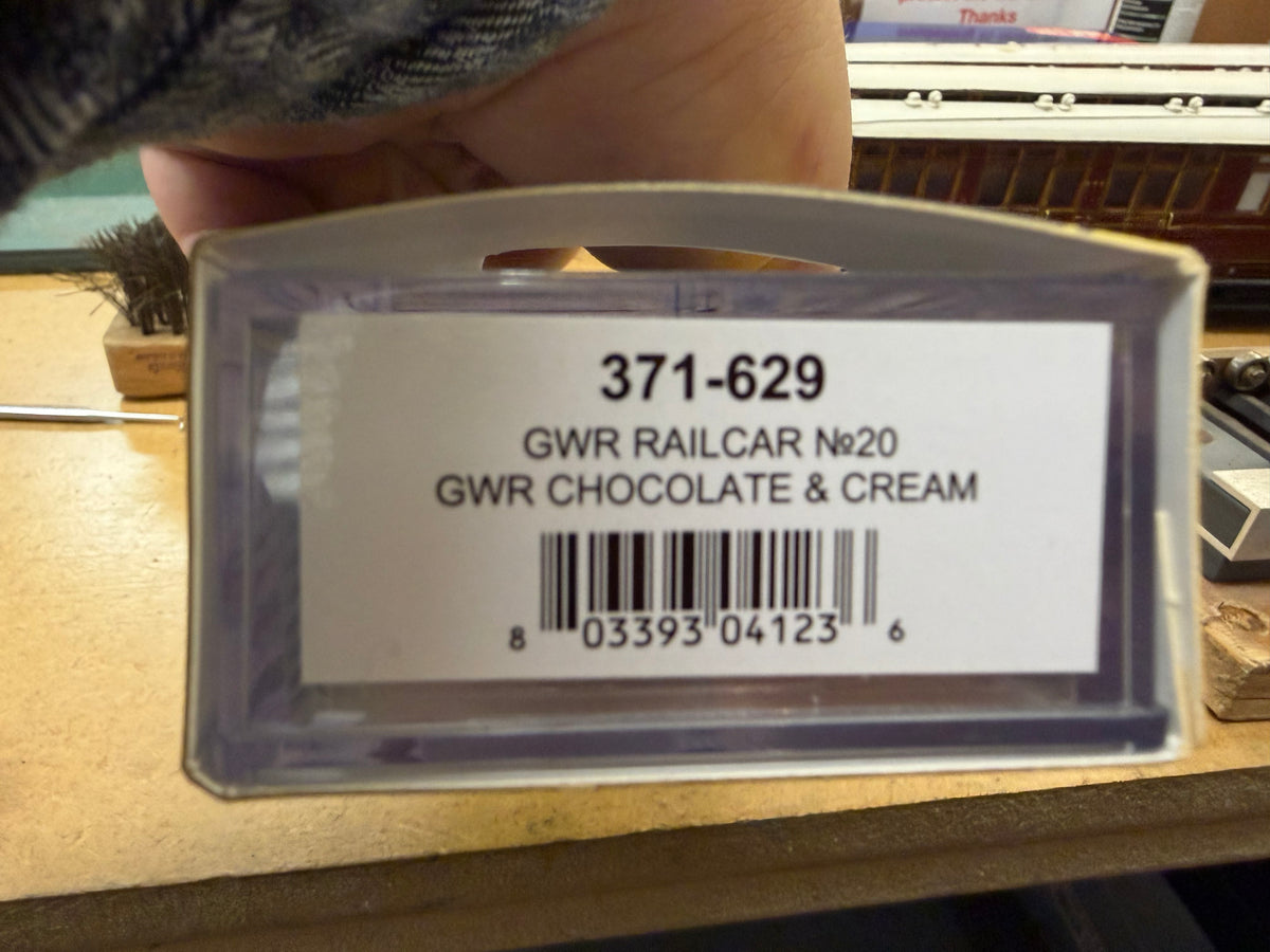 Graham Farish 371-629 (N Gauge) Great Western Railway, Railcar No.20 in GWR Chocolate and Cream