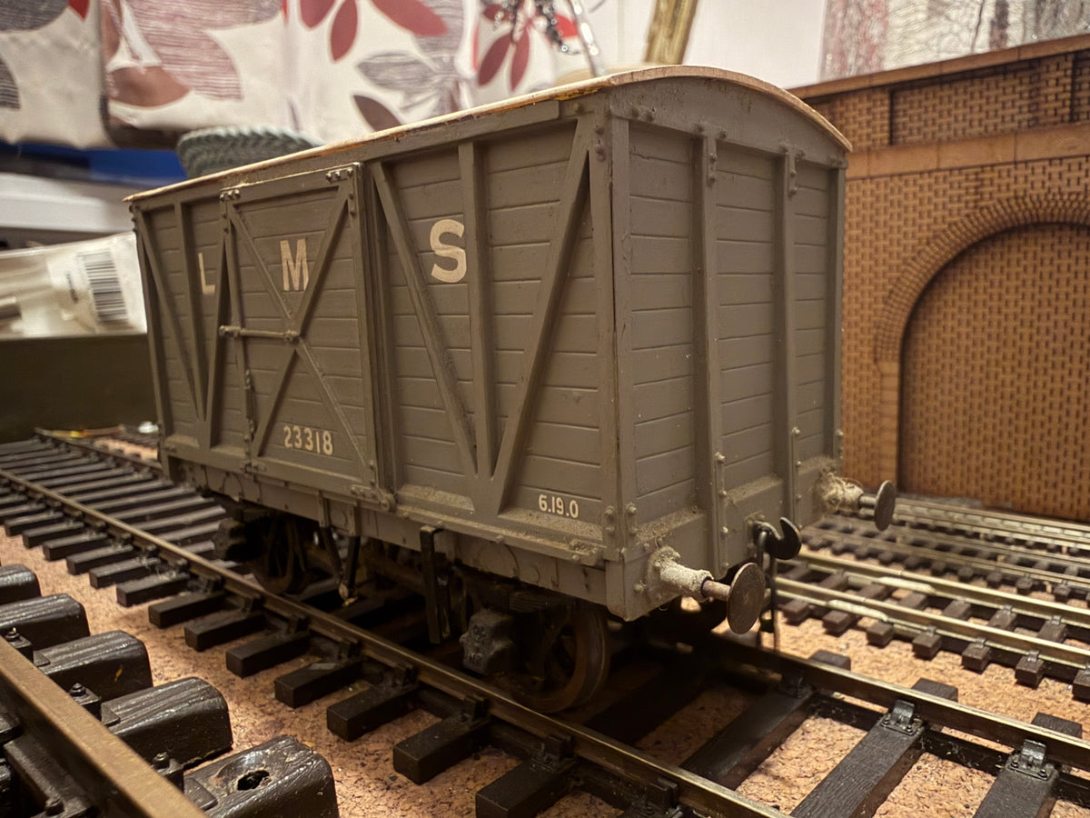 Slaters (O Gauge) Ex MR 10T Van No.23318 in London Midland & Scottish Railway Grey.