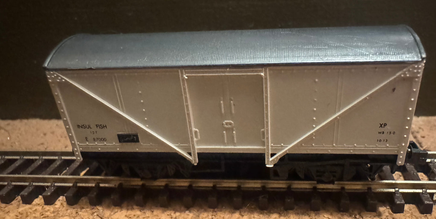 Peco NR-6B (N Gauge) British Railways, 12ton Insulated Fish Van No.E87000 in BR White.