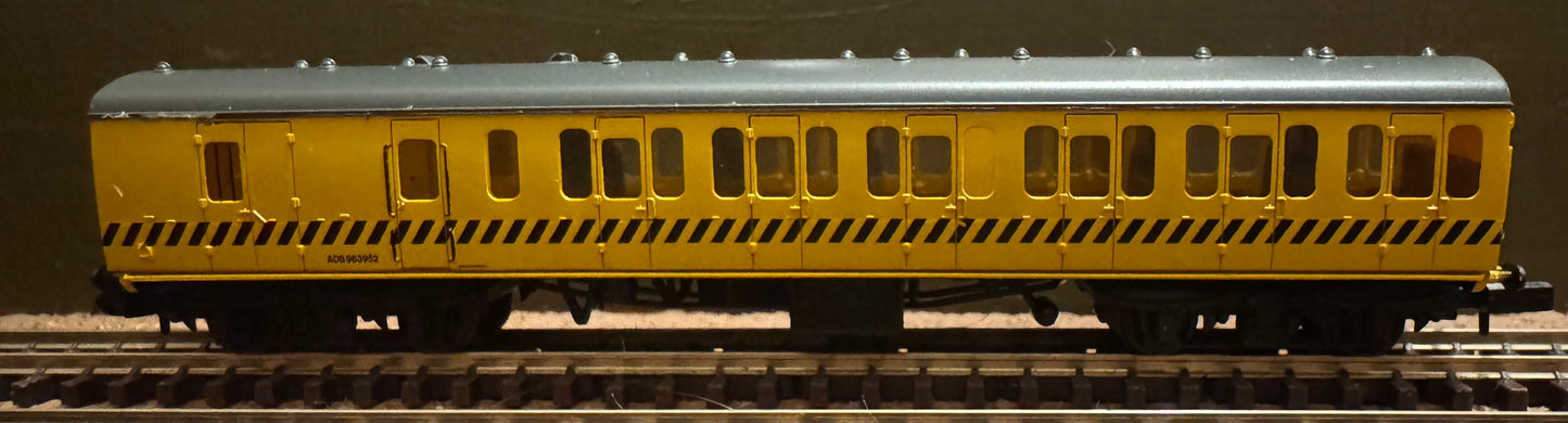Graham Farish 374-314 (N Gauge) British Railways 57ft MK1 Suburban, Brake Second No.ADB963952 In British Rail Departmental Yellow and Black