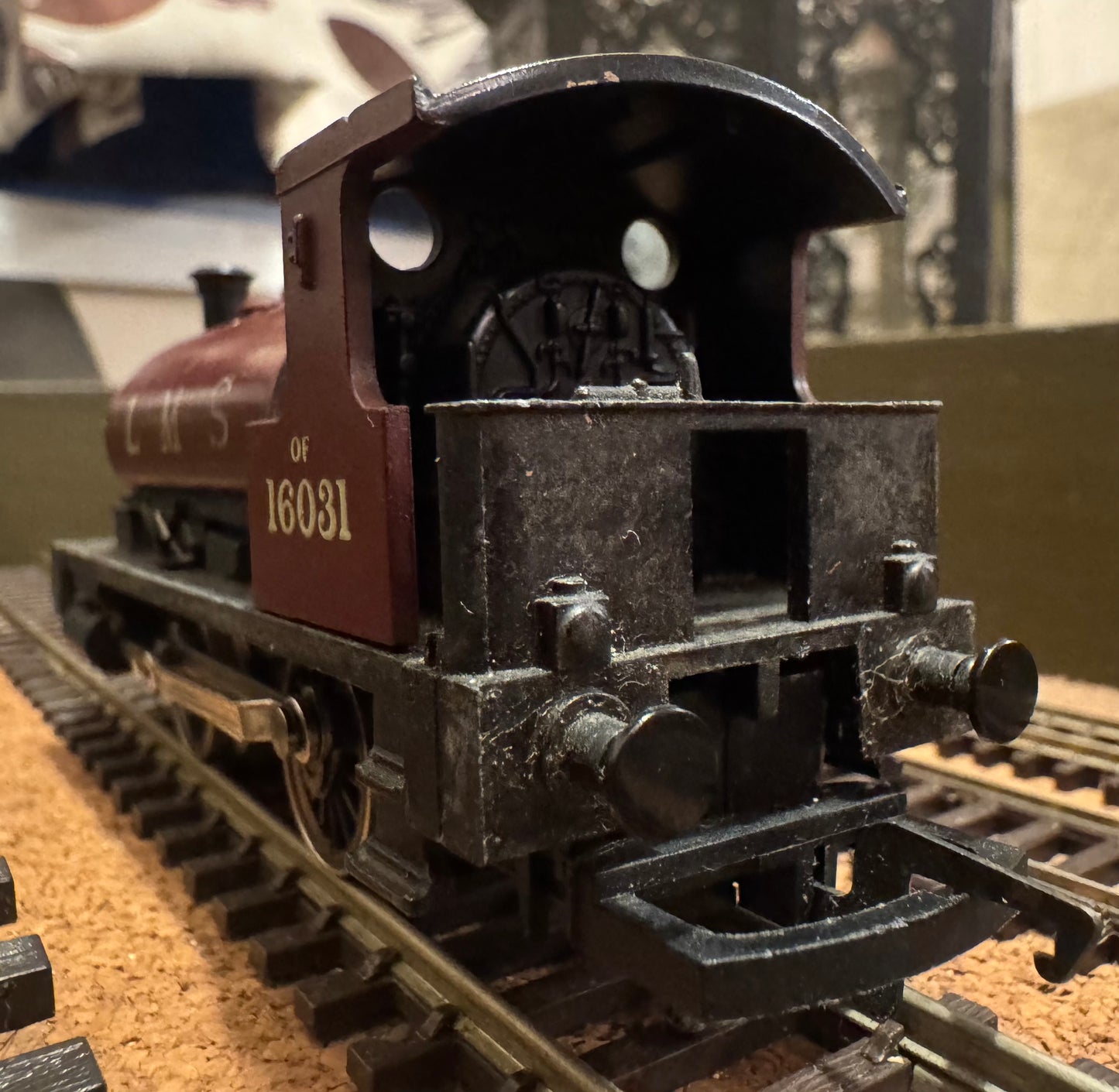 Hornby R691 (OO) Ex Caledonian Railway, 264 / 0F Class, No.16031 in Unlined London Midland & Scottish Railway Crimson Lake