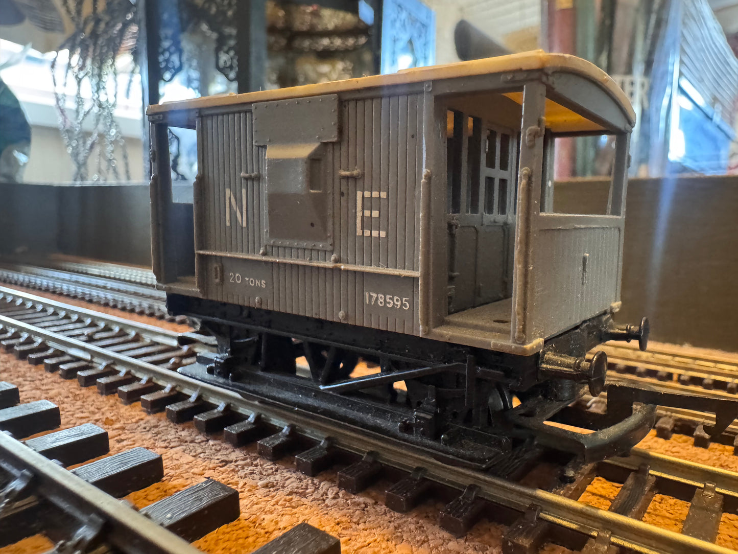 Hornby R.215 (OO) LNER 20T Brake Van No.178595 in NE Post War Grey.