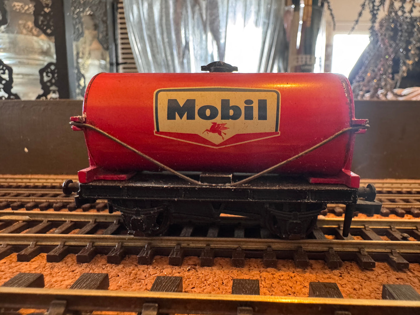 Hornby Dublo 4677 (OO) Mobil 16T Tank Wagon.