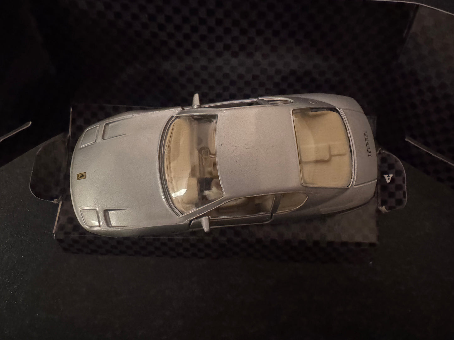 Maisto / Shell (1:39) Ferrari 456GT in Silver.