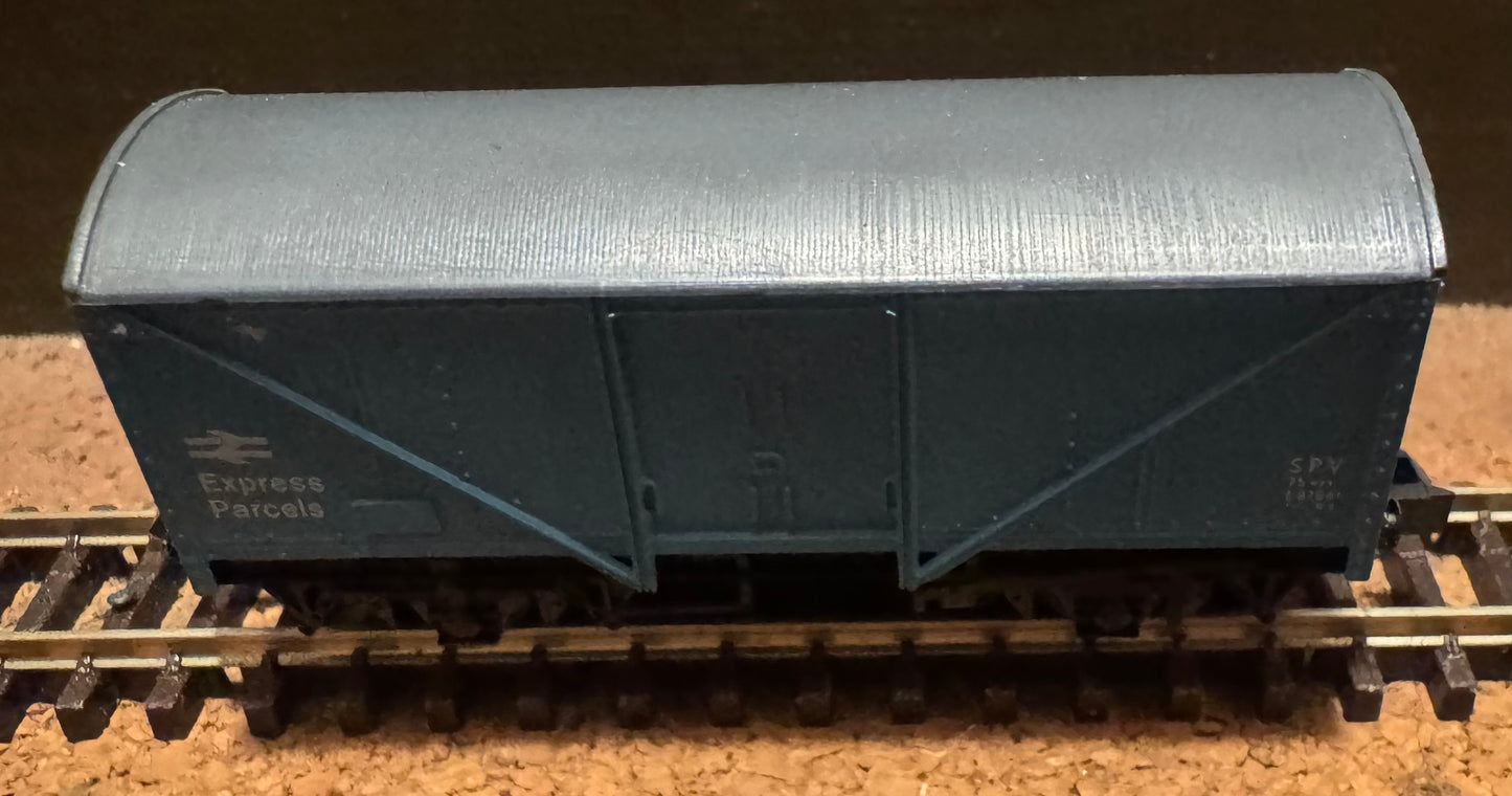 Peco NR-9B (N Gauge) British Railways, SPV Parcels Van, No.E87641 in British Rail Express Parcels Blue