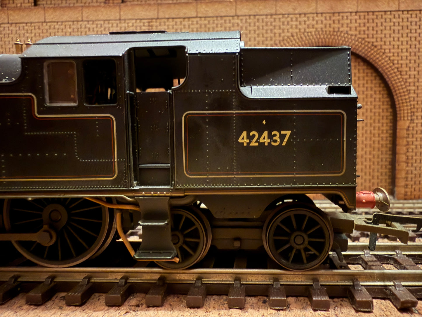 Hornby R2637X (OO) Ex LMS ‘Stanier’ 4P Two Cylinder No.42437 In lightly weathered British Railways Lined Black. (Shed Code 15E, Leicester Great Central Depot). DCC Fitted.
