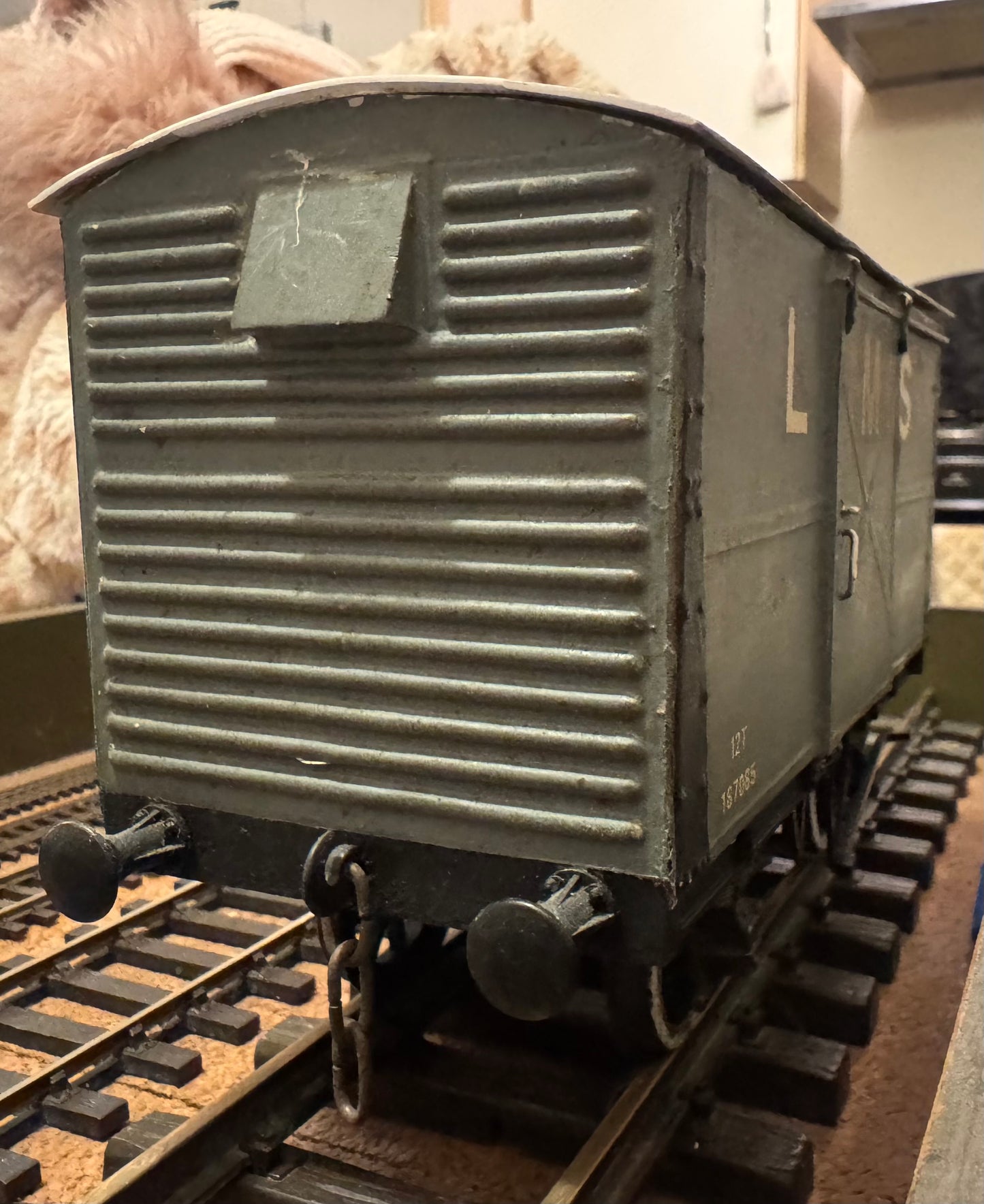 Tenmille (Gauge 1) London Midland & Scottish Railway 12 Ton Slide Door Ventilated Van, No.187085 in LMS Grey.