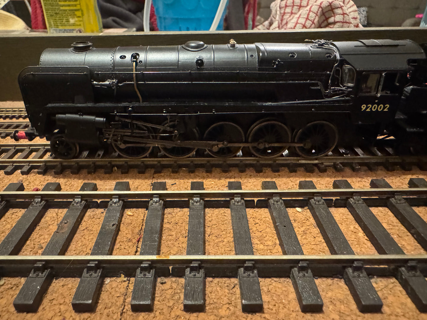 Hornby R30132 (OO) British Railways Standard 9F, No.92002 in BR Unlined Black & Early Crest. DCC Ready. (Shed Allocation, 86A Ebbw Junction)