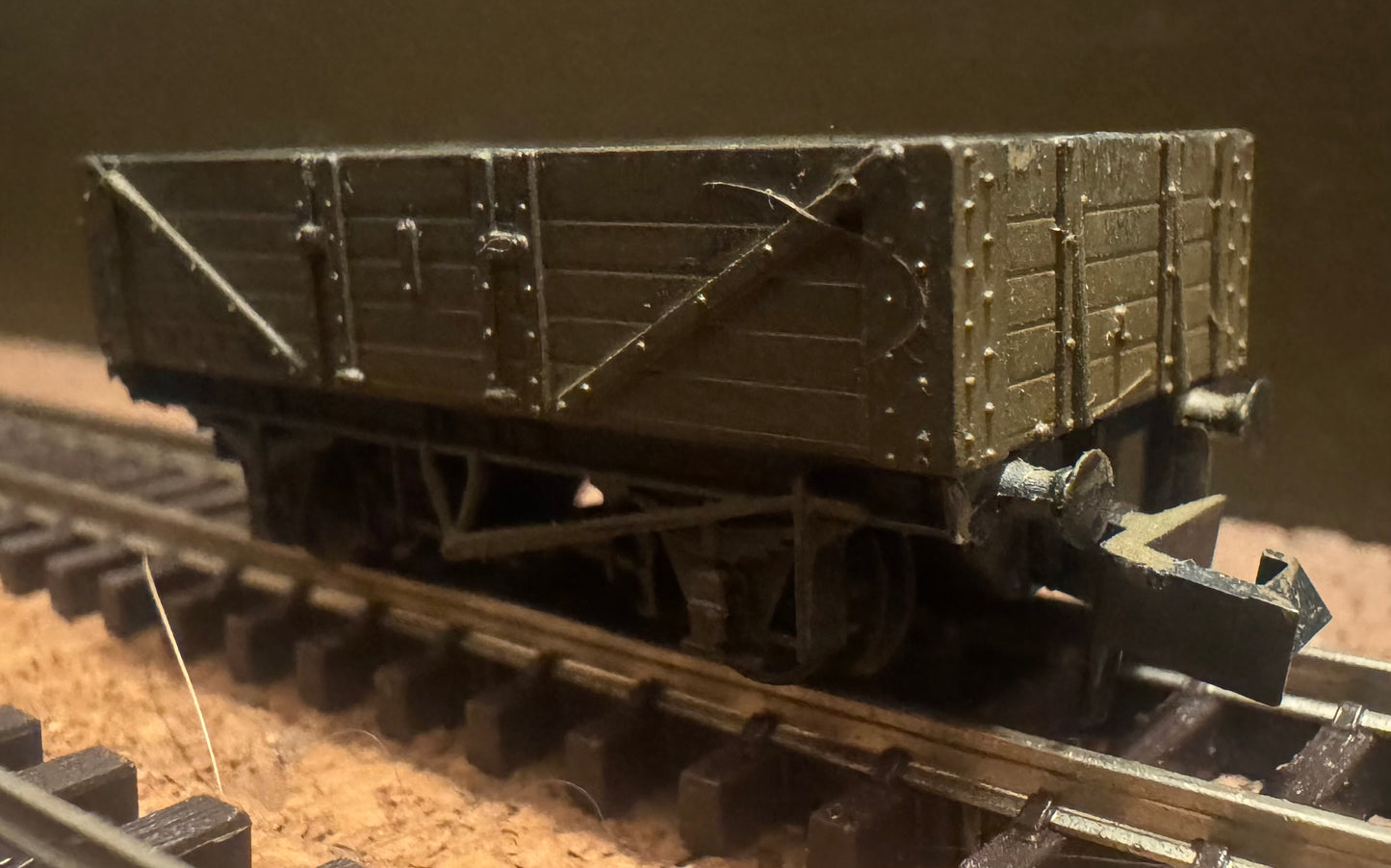 Peco KNR-40 (N Gauge), Unbranded and Unnumbered Five Plank Open Wagon.