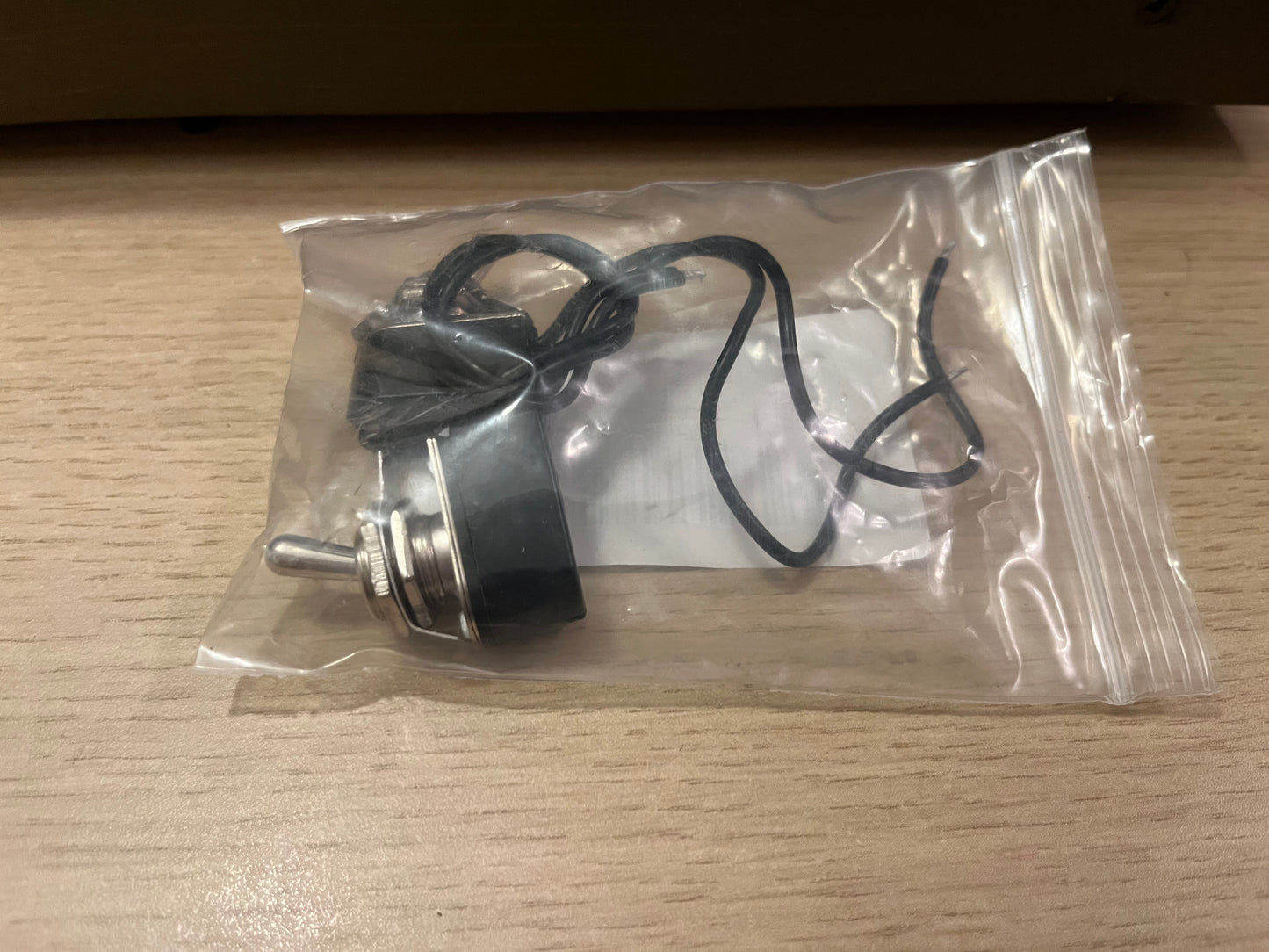 Taiss (All Scales). Latching Toggle Switch and Wire, pack of 2.