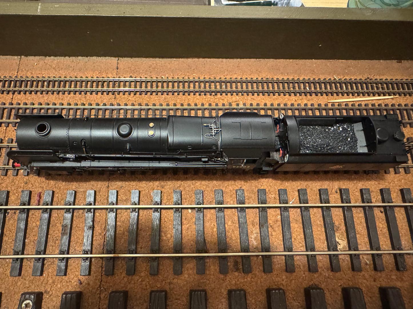 Hornby R30132 (OO) British Railways Standard 9F, No.92002 in BR Unlined Black & Early Crest. DCC Ready. (Shed Allocation, 86A Ebbw Junction)
