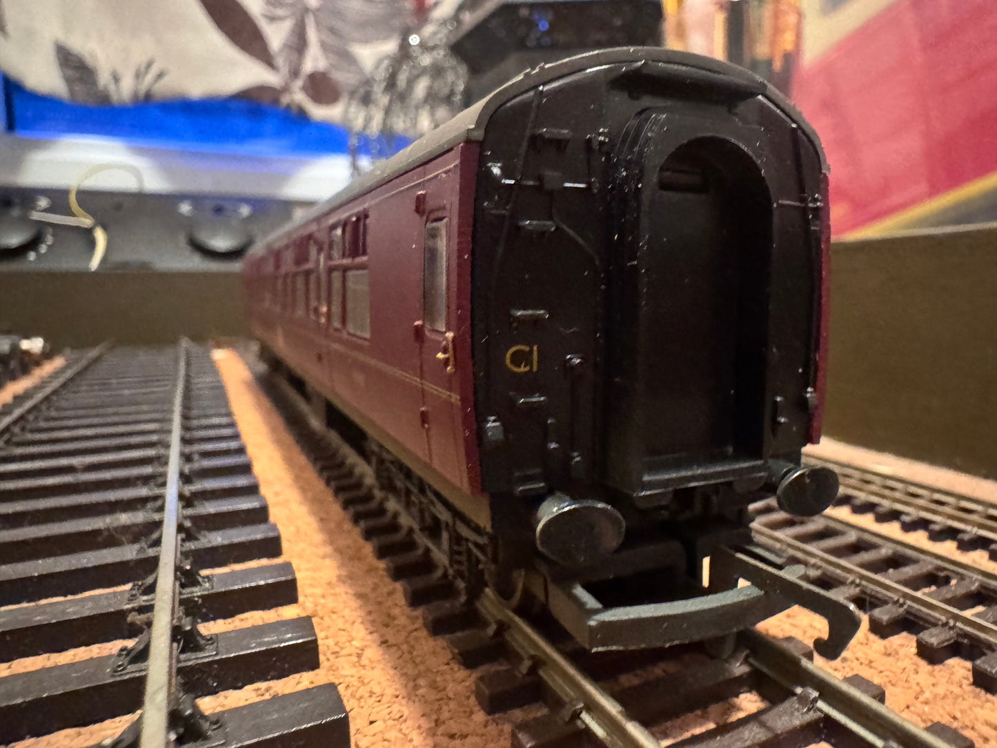 Hornby R2329M (OO) The Thames-Clyde Express, Train Pack. Special Edition No.1452 of 1500.