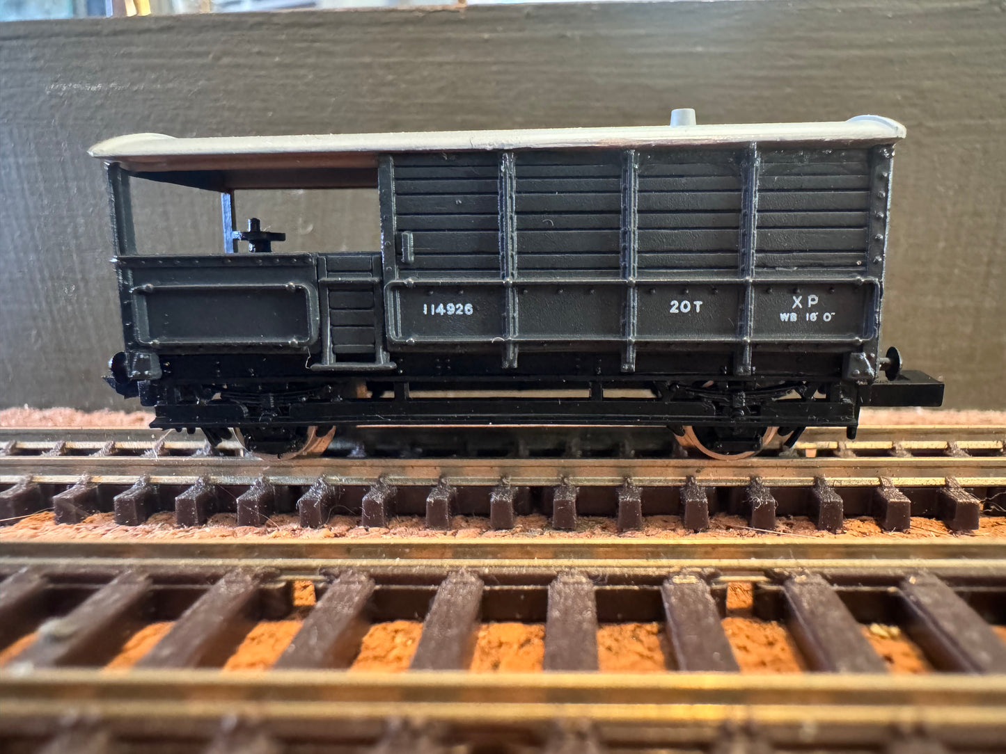 Graham Farish 3105 (N Gauge) Ex GWR ‘Toad’ 20T Brake Van No.114926 in BR Grey
