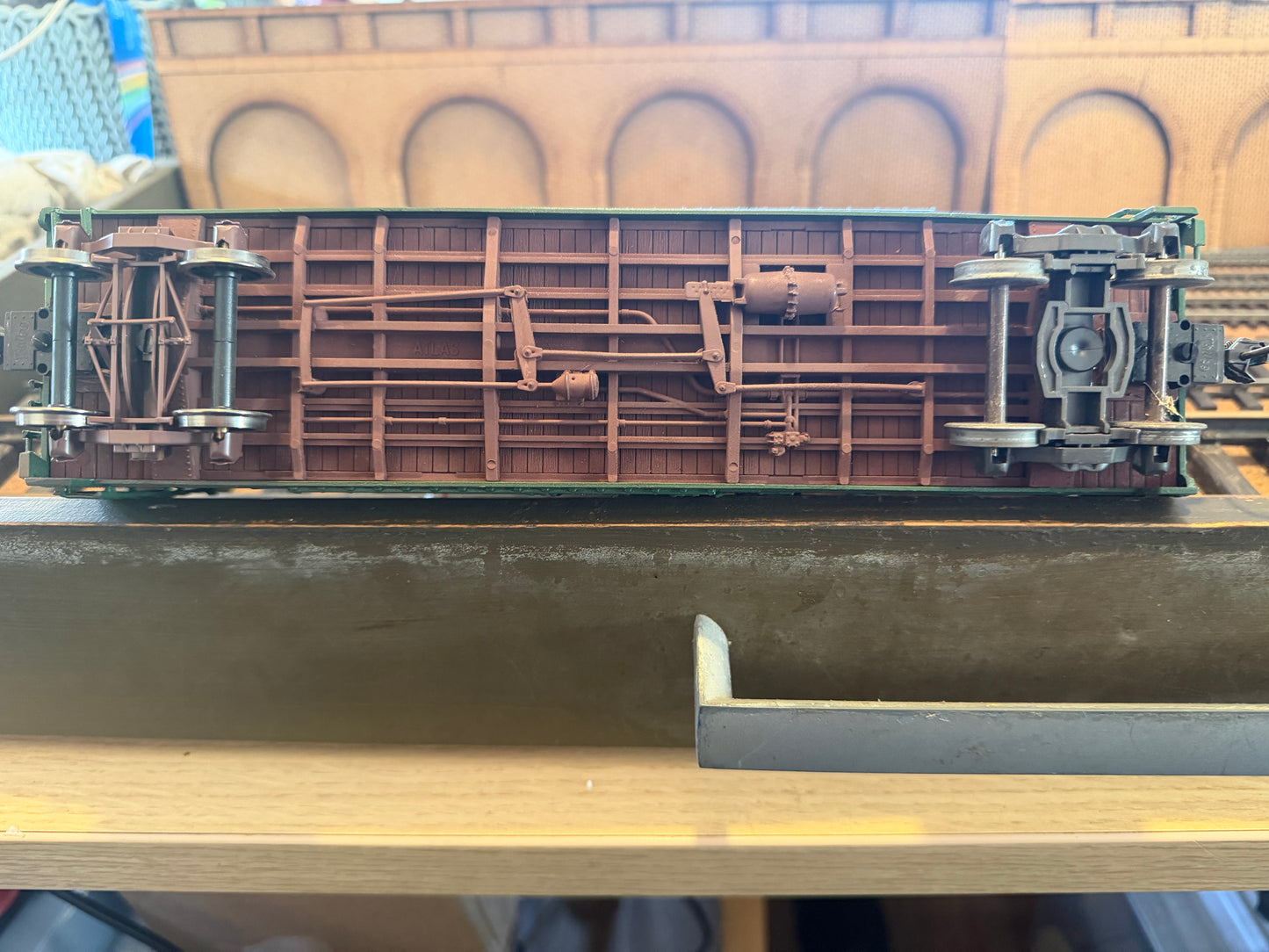 Atlas (O Gauge) Santa Fe Western Box Car No.8166 in SFW Distribution Dividend livery