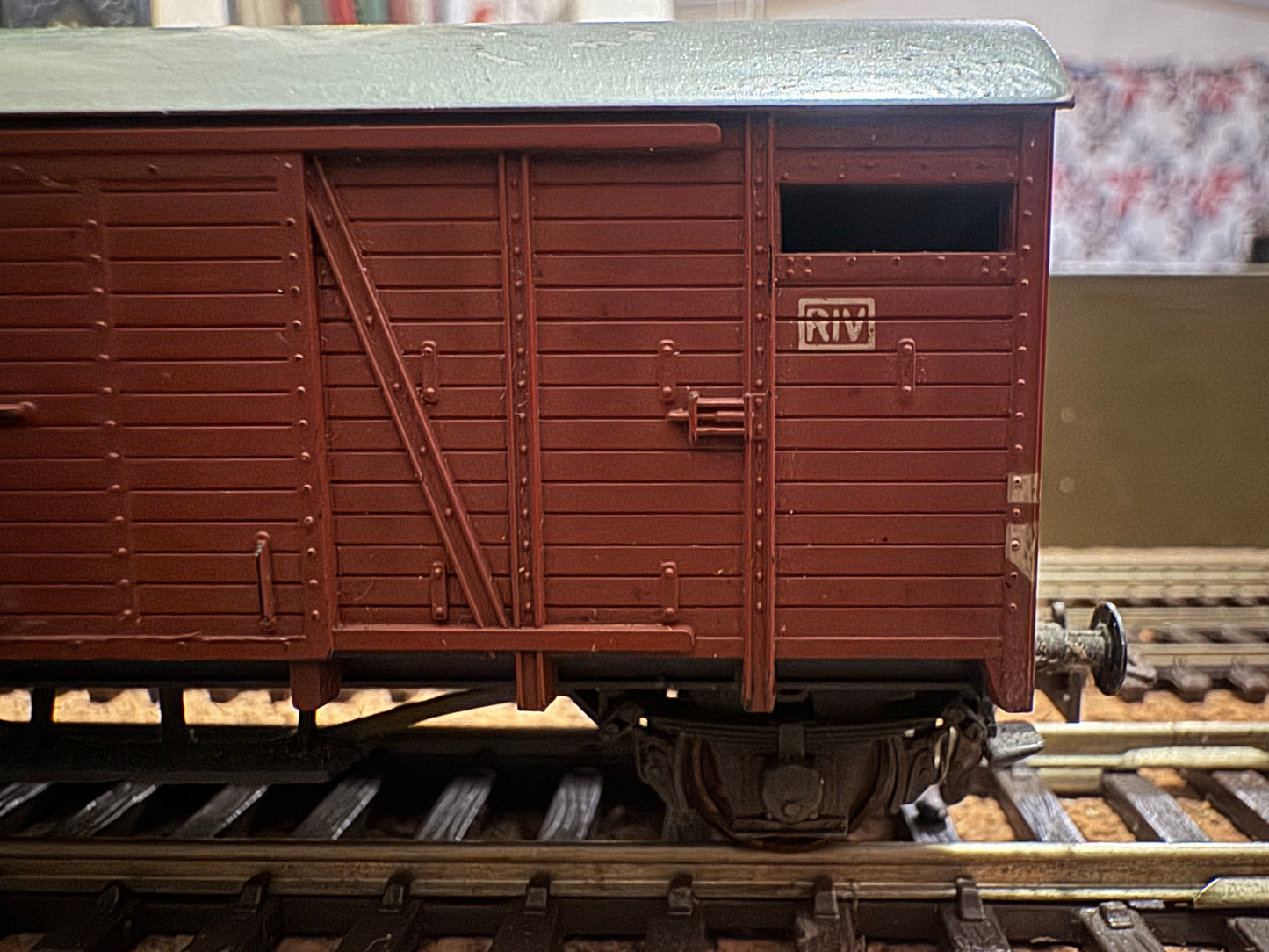 Liliput L225311 (HO) Gedeckter EUROP-Güterwagen Ghs31 in Deutsche Bahn Livery.