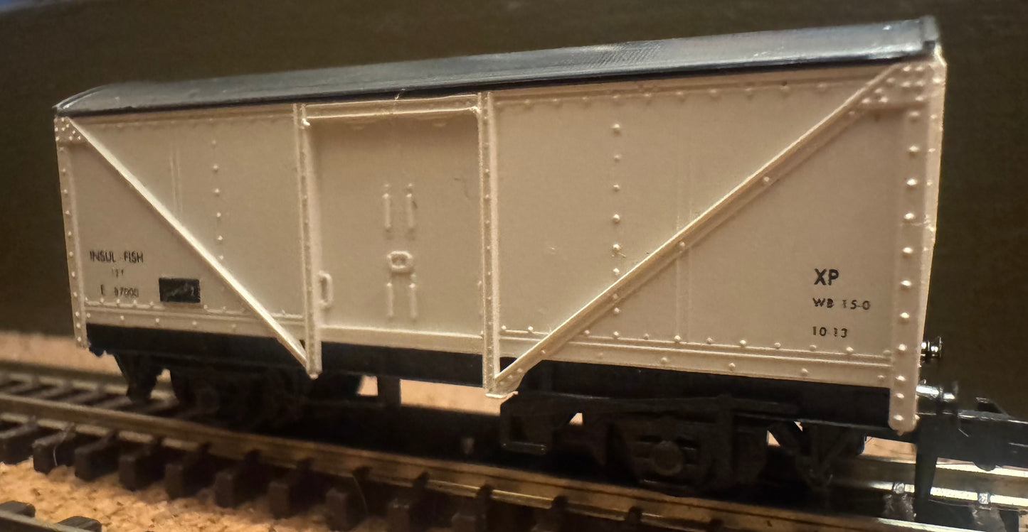 Peco NR-6B (N Gauge) British Railways, 12ton Insulated Fish Van No.E87000 in BR White.