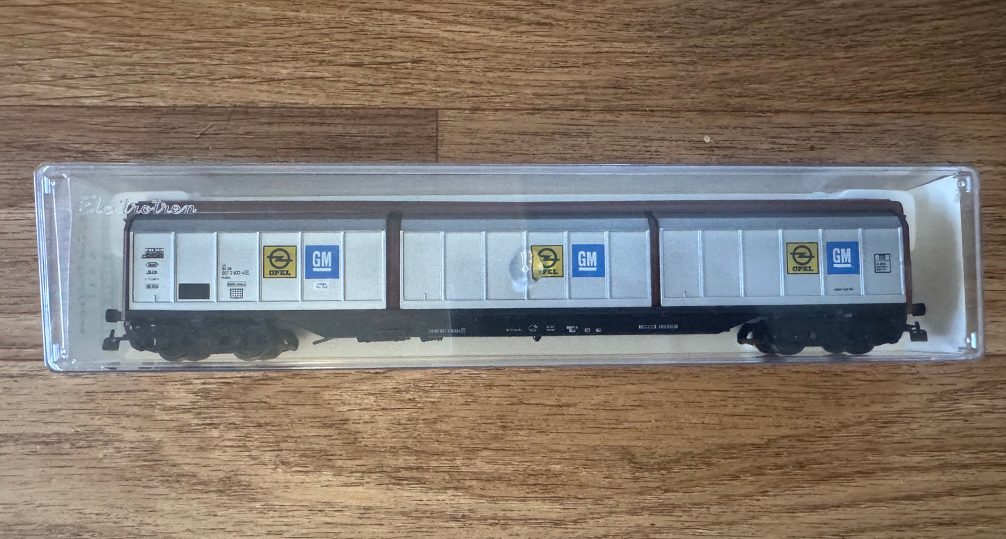 Electrotren 5511 (HO) Deutsche Bahn Sliding Door Van No.027 2 833 in Opel / General Motors livery.
