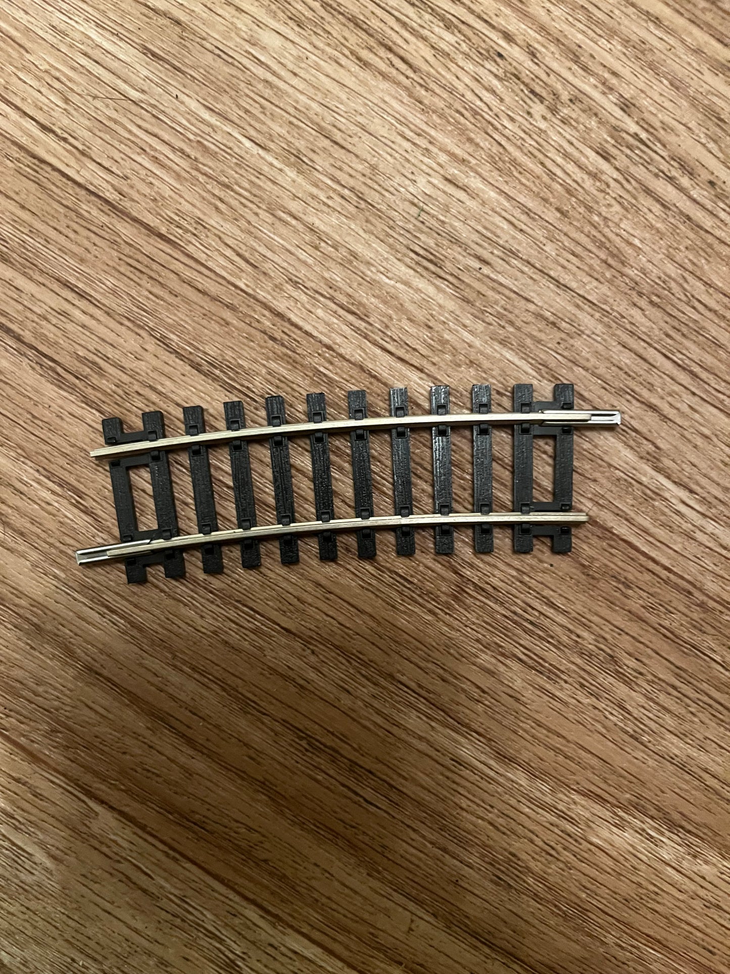 Hornby (OO) R643 2nd radius half curve.
