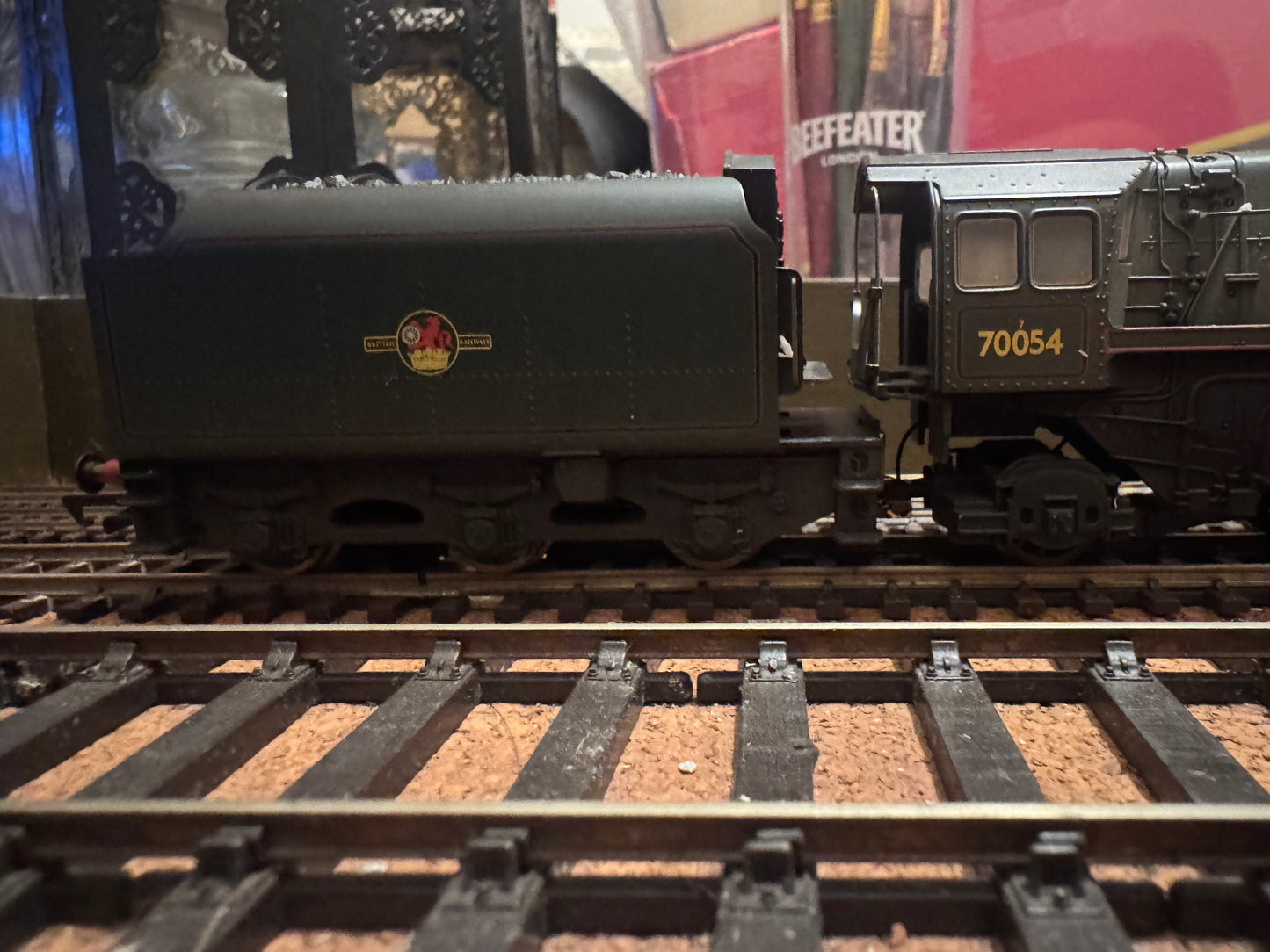 Hornby R2329M (OO) The Thames-Clyde Express, Train Pack. Special Edition No.1452 of 1500.