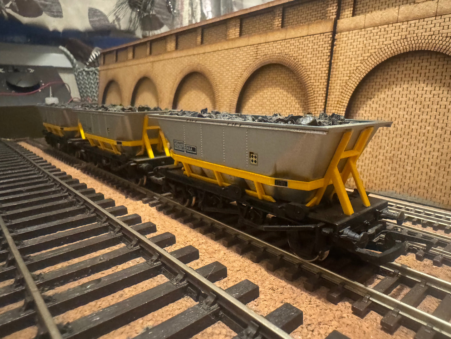 Hornby R.033 (OO) British Rail, Merry-Go-Round HHA Hopper Wagon No.350897 in BR Railfreight Coal Sector livery with real coal load.