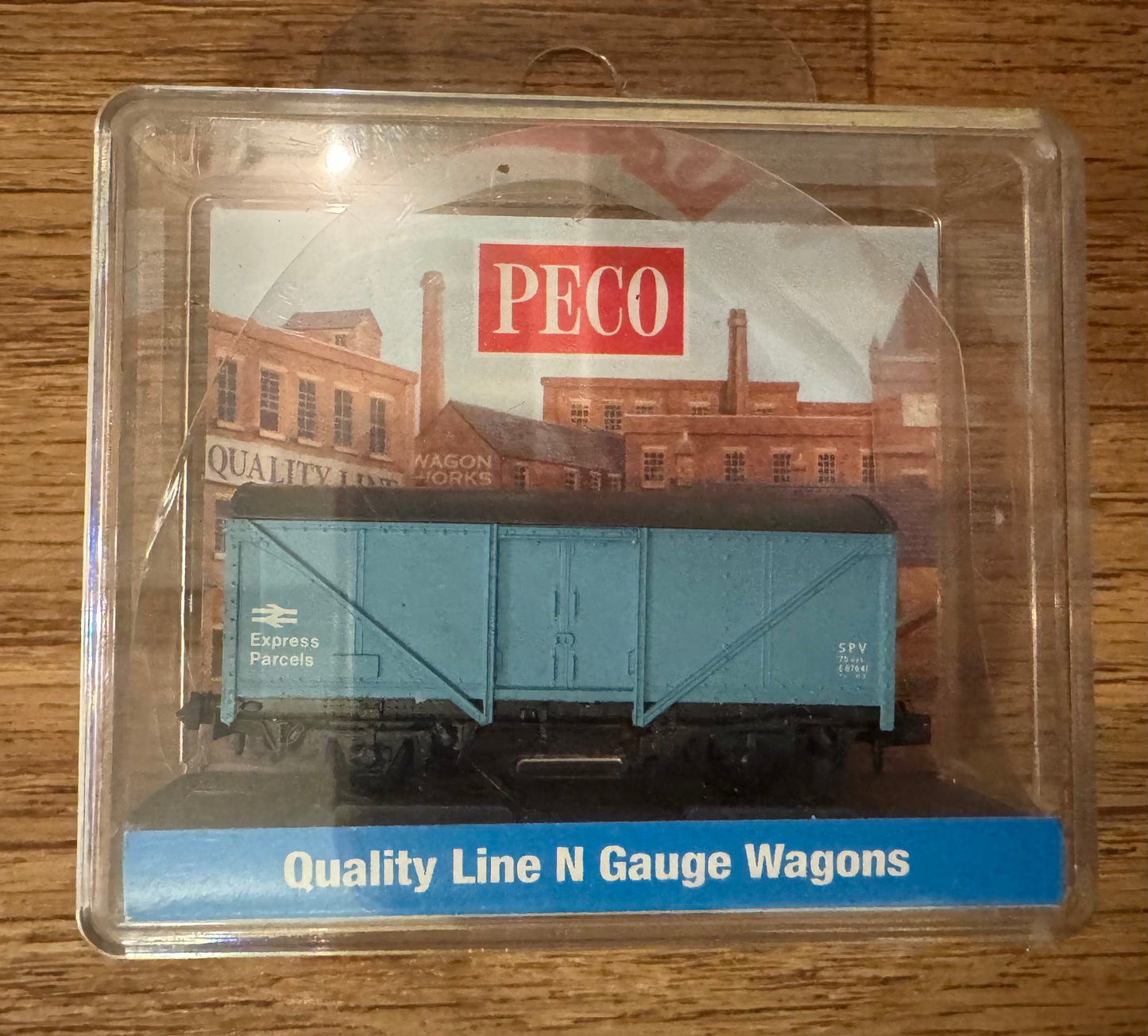 Peco NR-9B (N Gauge) British Railways, SPV Parcels Van, No.E87641 in British Rail Express Parcels Blue