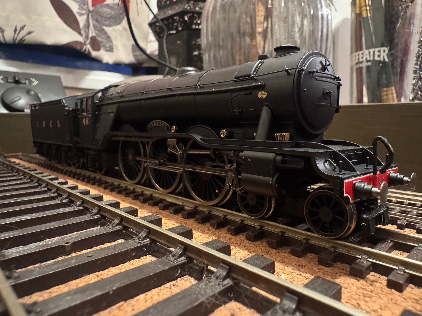 Hornby R30087 (OO) London North Eastern Railway A3 No.45 “Lemberg” in Post War LNER unlined black with Great Northern Railway Tender DCC Ready.