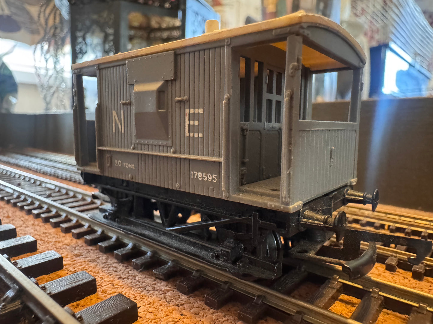Hornby R.215 (OO) LNER 20T Brake Van No.178595 in NE Post War Grey.