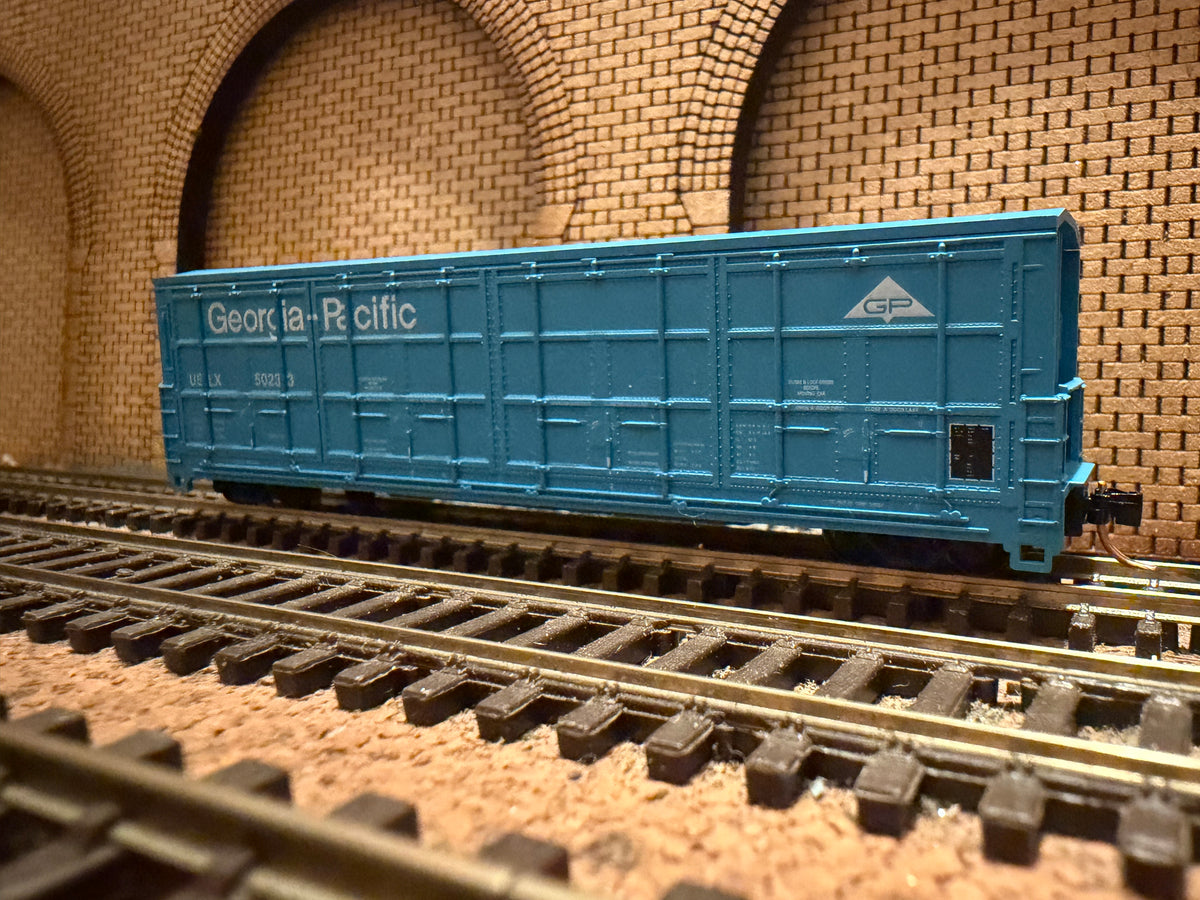 Red Caboose RN-17402-9 (N Scale) Georgia Pacific Railroad, Thrall All Door Box Car No.50233