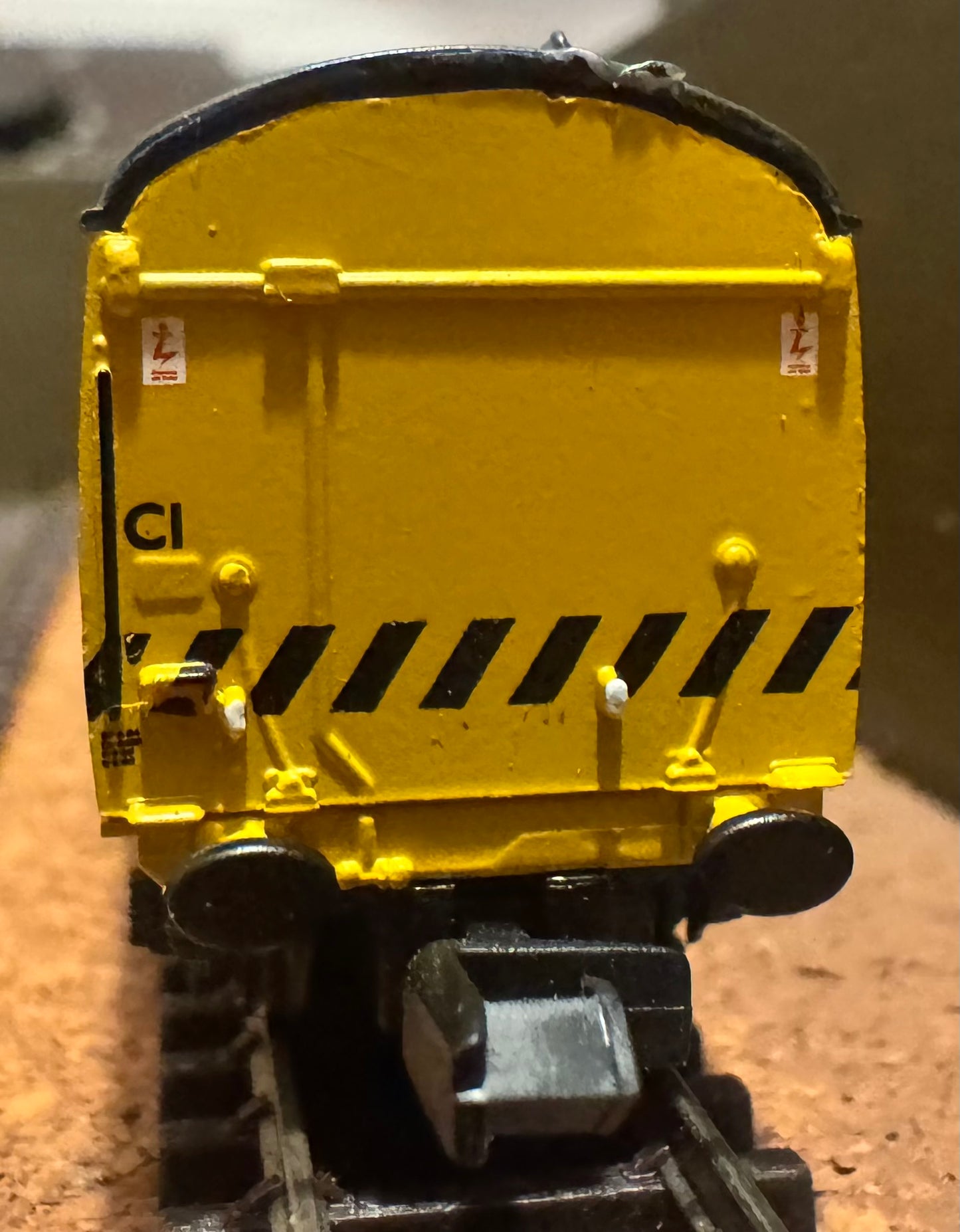 Graham Farish 374-314 (N Gauge) British Railways 57ft MK1 Suburban, Brake Second No.ADB963952 In British Rail Departmental Yellow and Black