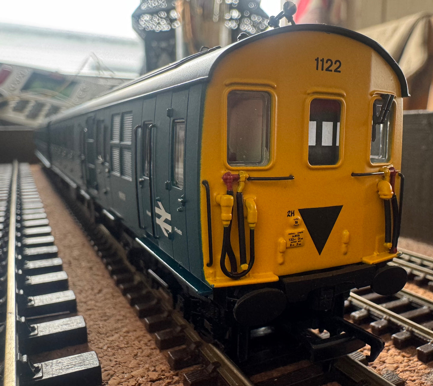 Bachmann 31-238ZDS (OO) British Railways, Class 205 2-H ‘Thumper’ DEMU No.1122 in Pre TOPS British Rail Blue. DCC Sound Fitted