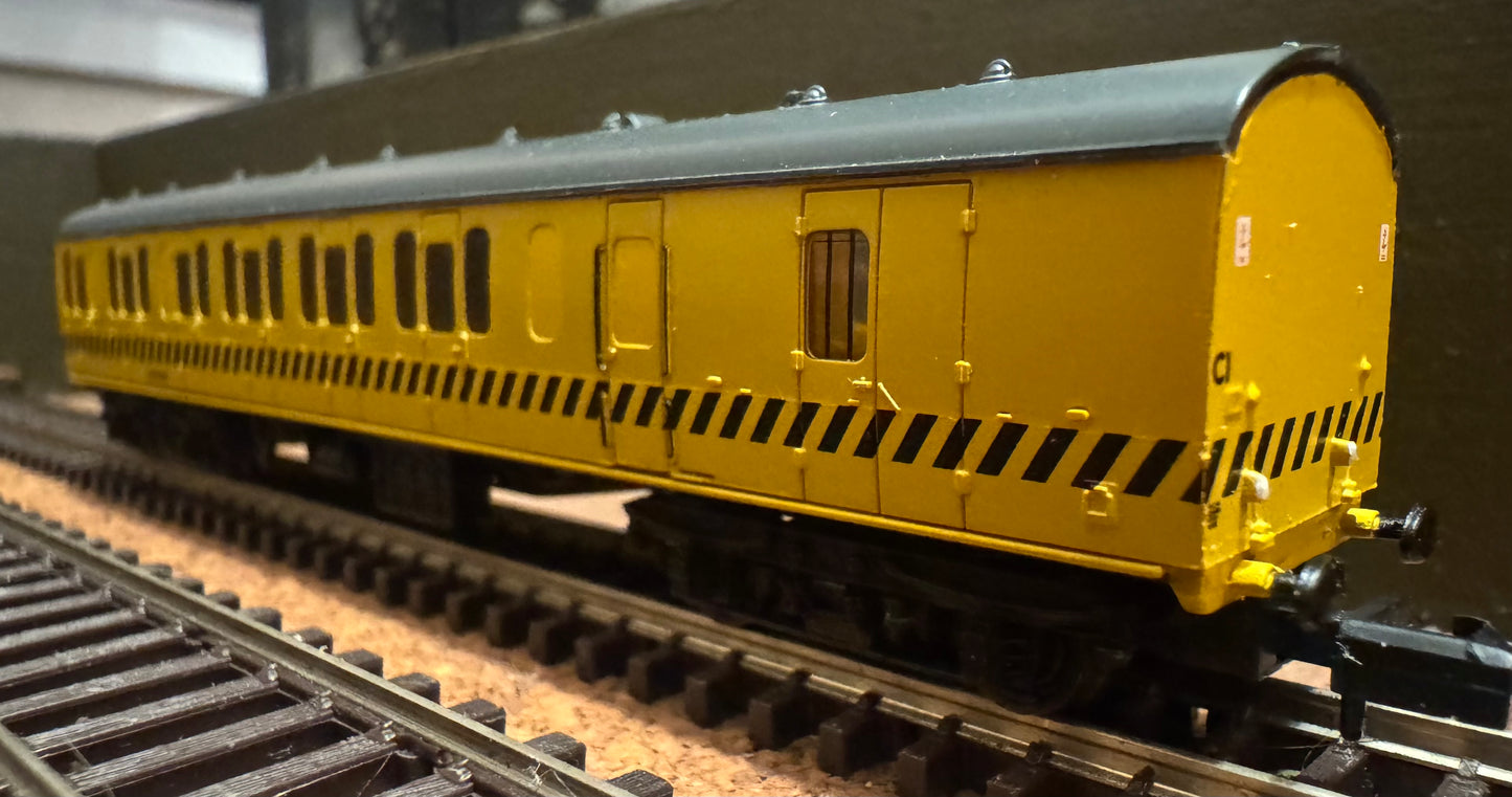 Graham Farish 374-314 (N Gauge) British Railways 57ft MK1 Suburban, Brake Second No.ADB963952 In British Rail Departmental Yellow and Black