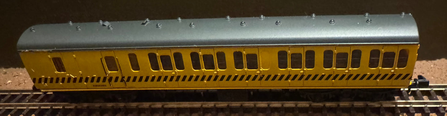 Graham Farish 374-314 (N Gauge) British Railways 57ft MK1 Suburban, Brake Second No.ADB963952 In British Rail Departmental Yellow and Black