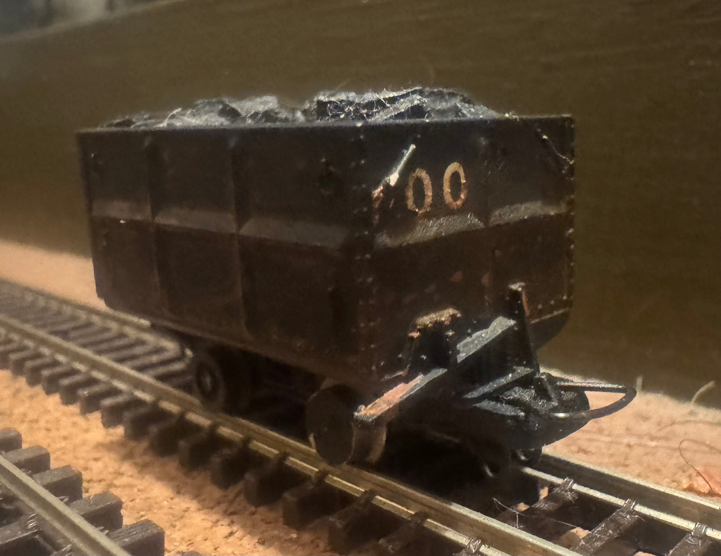 Roco RC34499 (HOe) Side Tipping Wagon No.00 Weathered and with load.