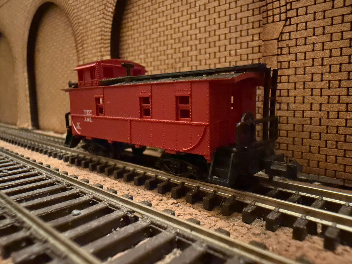 Life-Like Trains 7720 (N Scale) Florida East Coast Railroad Caboose No.745