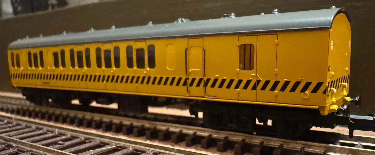 Graham Farish 374-314 (N Gauge) British Railways 57ft MK1 Suburban, Brake Second No.ADB963952 In British Rail Departmental Yellow and Black