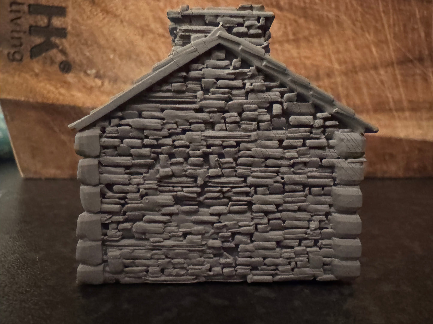 Mark Holcroft (OO / OO9) Bothy. Unpainted.