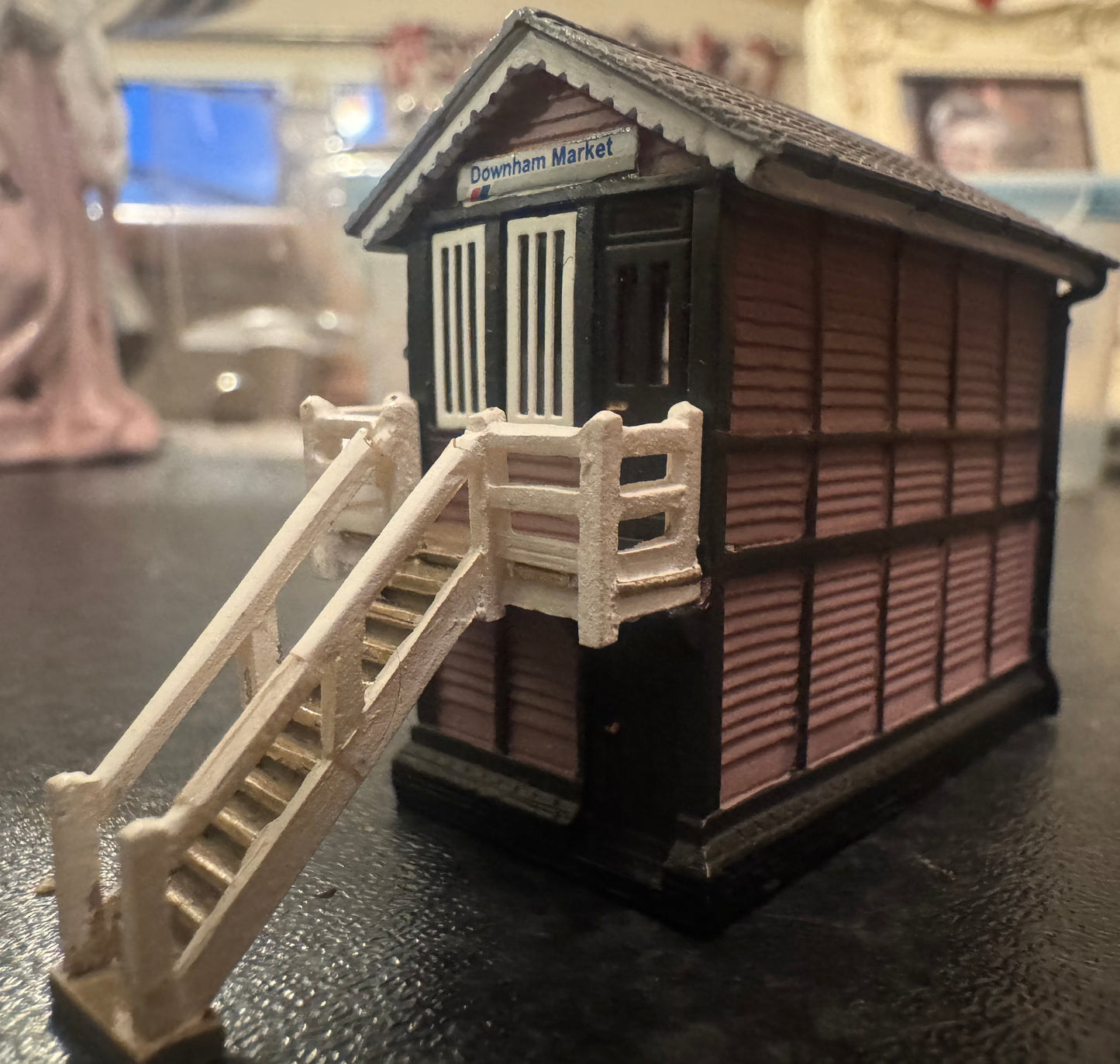 Graham Farish / Bachmann Scenecraft (N Guage) Downham Market, Ex Great Eastern Railway Signal Box with Network South East Signage.